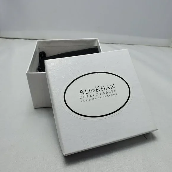 ALI KHAN glass beaded bracelet with rhinestone & pearl with tassel and gift box - Picture 7 of 7